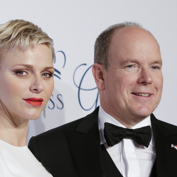 La princesse Charlene et le prince Albert de Monaco lors du gala des Princess Grace Awards 2016, le 24 octobre 2016 au Cipriani 25 Brodway à New York. La chorégraphe Camille A. Brown, le comédien Leslie Odom Jr. et l'actrice, chanteuse et productrice Queen Latifah ont notamment été primés.