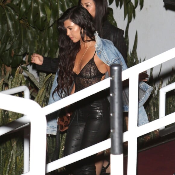 Kourtney Kardashian arrivant au concert de Kanye West le 25 octobre 2016 à Inglewood, en Californie.