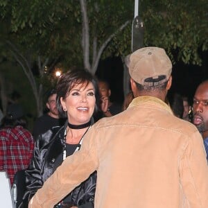 Kris Jenner et Corey Gamble arrivant au concert de Kanye West le 25 octobre 2016 à Inglewood, en Californie.