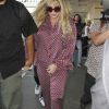 Kesha arrive à l'aéroport LAX de Los Angeles habillée d'un pyjama de soie le 16 septembre 2016. © CPA / Bestimage