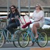 Exclusif - Kesha et son petit ami Brad Ashenfelter font du vélo et profitent d'une belle journée ensoleillée sur un plage à Los Angeles, le 8 septembre 2016 © CPA/Bestimage
