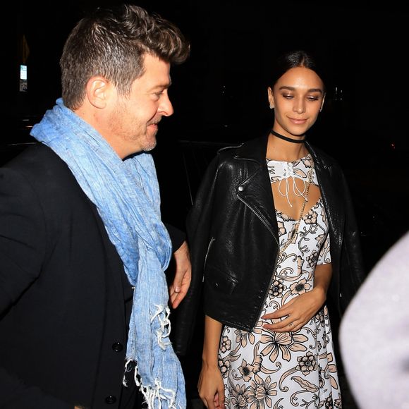 Robin Thicke et sa compagne April Love Geary sortant après une soirée au Catch LA à West Hollywood, le 24 octobre 2016.