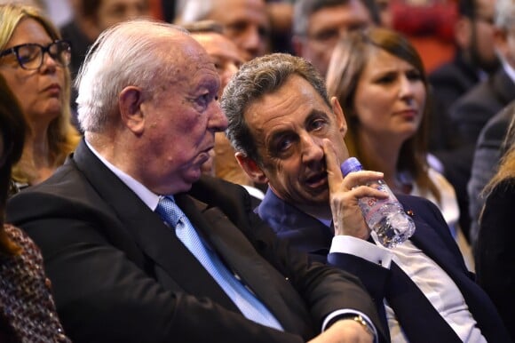 Jean-Claude Gaudin, le maire de Marseille, et Nicolas Sarkozy - Nicolas Sarkozy en meeting à la salle Vallier à Marseille pour la campagne des primaires de la droite et du centre en vue de l'élection présidentielle de 2017, le 27 octobre 2016. © Bruno Bébert/Bestimage