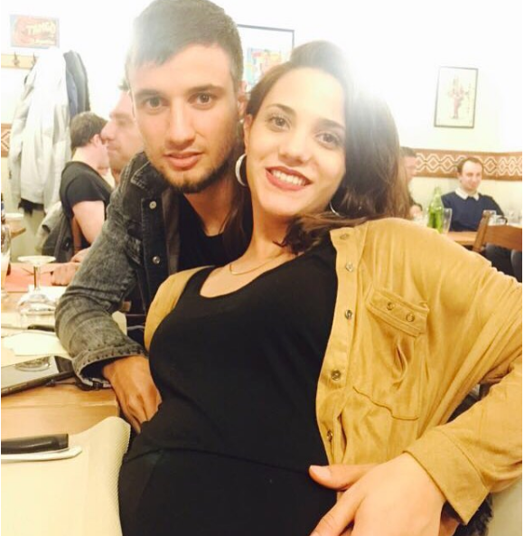 Emanuel Mammana et sa compagne Magui, dînent dans un restaurant argentin de Lyon quelques jours avant l'accouchement.