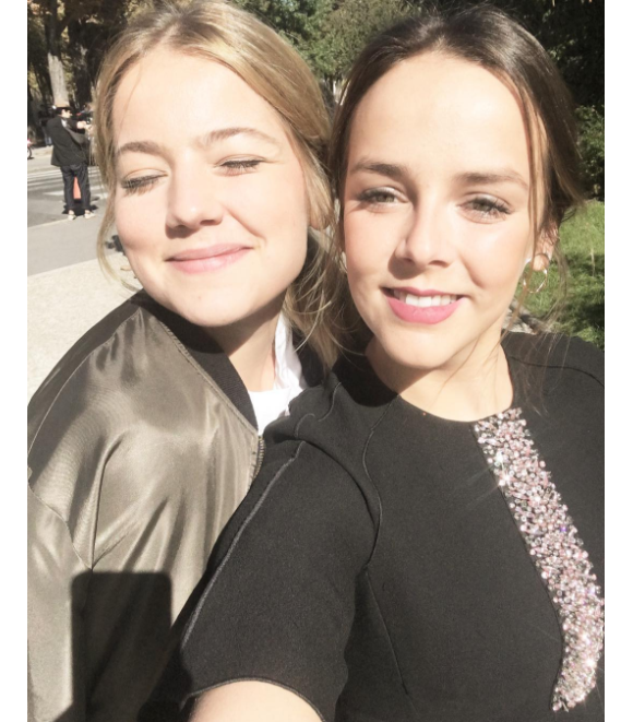 Pauline Ducruet marquant la fin de la Fashion Week de Paris par un selfie avec Charlotte Sainflou, photo publiée sur son compte Instagram en septembre 2016.