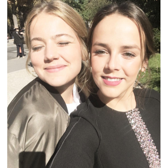 Pauline Ducruet marquant la fin de la Fashion Week de Paris par un selfie avec Charlotte Sainflou, photo publiée sur son compte Instagram en septembre 2016.