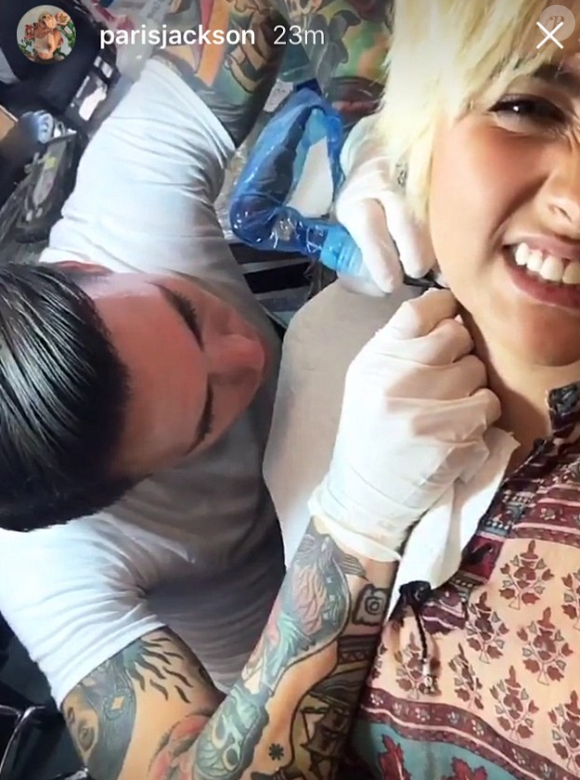 Paris Jackson a publié des photos de son nouveau tatouage sur Snapchat. Photo publiée au mois d'octobre 2016