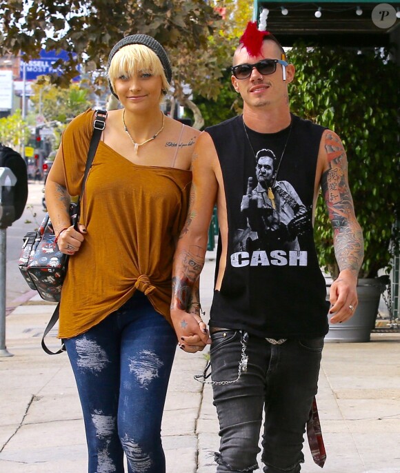 Exclusif - Paris Jackson et son petit ami Michael Snoddy se baladent en amoureux dans les rues de Los Angeles, le 11 octobre 2016