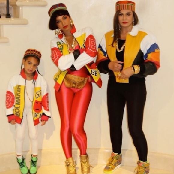 Blue Ivy Carter, Beyoncé et Tina Knowles assistent à l'anniversaire d'Angela Beyince, habillées en membres du groupe Salt-N-Pepa. Octobre 2016.