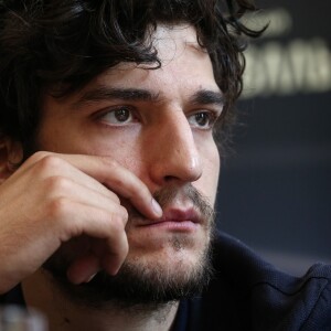 Louis Garrel présente "Les Fausses Confidences" de Marivaux, mise en scène par Luc Bondy, lors d'une conférence de presse à Moscou dans le cadre du Chekhov festival international de théâtre, le 14 juillet 2015.