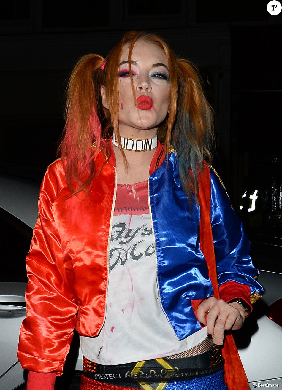 Lindsay Lohan (déguisée en Harley Quinn du film Suicid Squad) arrive à
