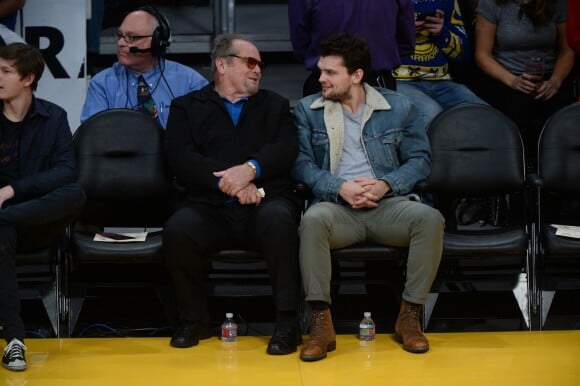Jack Nicholson et son fils Ray Nicholson assistent au match Los Angeles Lakers vs. Golden State Warriors au Staples Center. Los Angeles, le 4 novembre 2016.