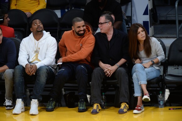 Drake et son bras droit Chubbs (Nessel Beezer) assistent au match Los Angeles Lakers vs. Golden State Warriors au Staples Center. Los Angeles, le 4 novembre 2016.