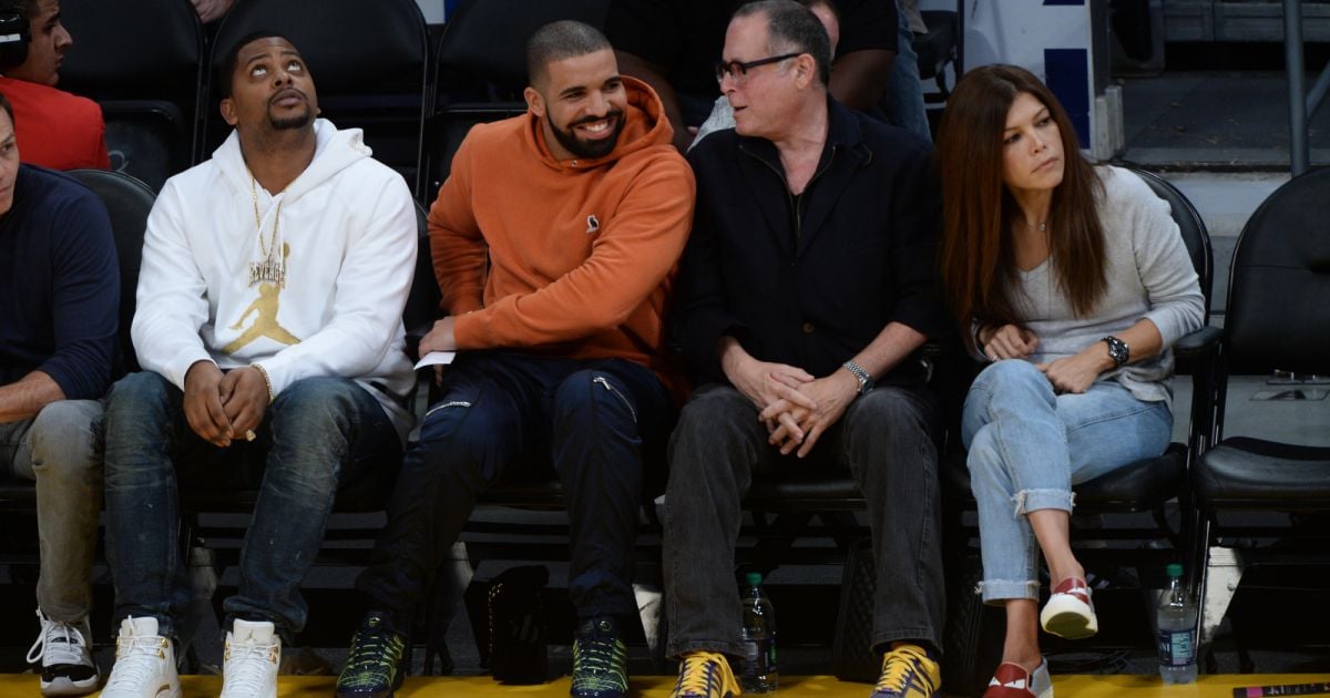 Drake et son bras droit Chubbs (Nessel Beezer) assistent au match Los Angeles Lakers vs. Golden