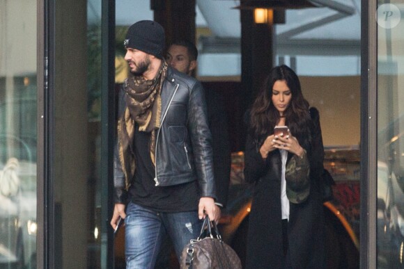 Exclusif - Nabilla Benattia et son compagnon Thomas Vergara arrivent de Genève en TGV à la Gare de Lyon et se rendent à l'hôtel Molitor pour rencontrer Capucine Anav. Plus tard en fin de journée, le couple retourne à la Gare de Lyon pour reprendre un TGV Lyria afin de rejoindre leur famille à Genève avant leur grand déménagement à Londres. Paris le 26 octobre 2016.