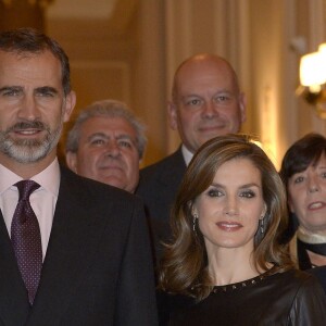 Le roi Felipe VI et la reine Letizia d'Espagne lors de la remise du "Francisco Cerecedo Journalism Award" à l'hôtel Le Ritz à Madrid, Espagne, le 10 novembre 2016.