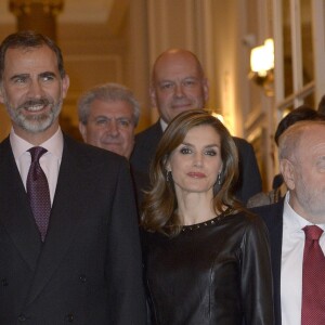 Le roi Felipe VI et la reine Letizia d'Espagne lors de la remise du "Francisco Cerecedo Journalism Award" à l'hôtel Le Ritz à Madrid, Espagne, le 10 novembre 2016.