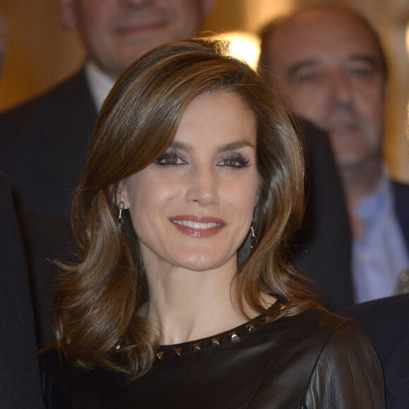 Le roi Felipe VI et la reine Letizia d'Espagne lors de la remise du "Francisco Cerecedo Journalism Award" à l'hôtel Le Ritz à Madrid, Espagne, le 10 novembre 2016.