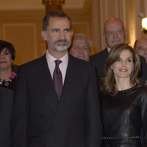 Le roi Felipe VI et la reine Letizia d'Espagne lors de la remise du "Francisco Cerecedo Journalism Award" à l'hôtel Le Ritz à Madrid, Espagne, le 10 novembre 2016.