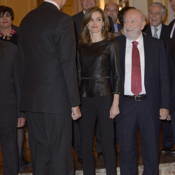 Le roi Felipe VI et la reine Letizia d'Espagne lors de la remise du "Francisco Cerecedo Journalism Award" à l'hôtel Le Ritz à Madrid, Espagne, le 10 novembre 2016.