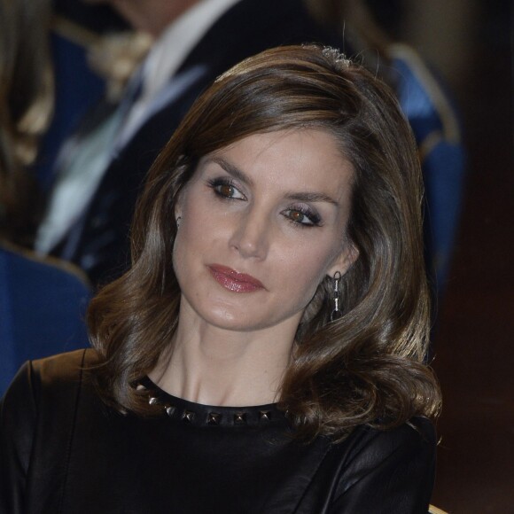 Le roi Felipe VI et la reine Letizia d'Espagne lors de la remise du "Francisco Cerecedo Journalism Award" à l'hôtel Le Ritz à Madrid, Espagne, le 10 novembre 2016.