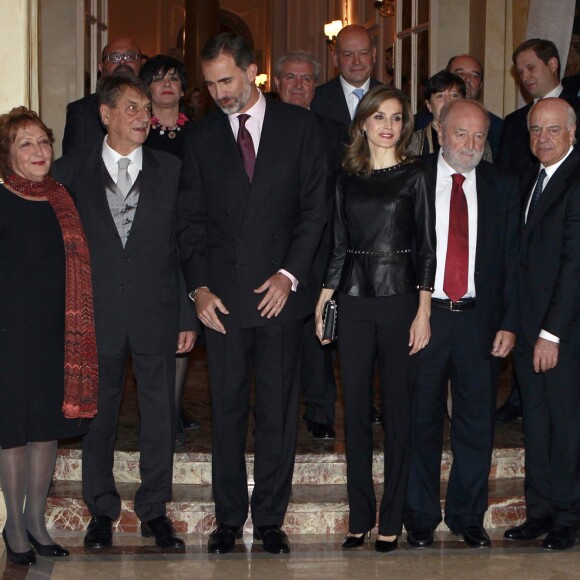 Le roi Felipe VI et la reine Letizia d'Espagne lors de la remise du "Francisco Cerecedo Journalism Award" à l'hôtel Le Ritz à Madrid, Espagne, le 10 novembre 2016.