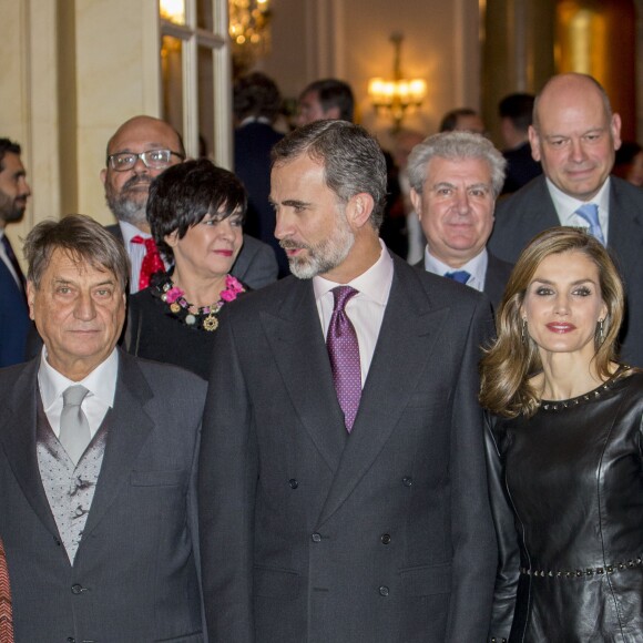 Le roi Felipe VI et la reine Letizia d'Espagne lors de la remise du "Francisco Cerecedo Journalism Award" à l'hôtel Le Ritz à Madrid, Espagne, le 10 novembre 2016.