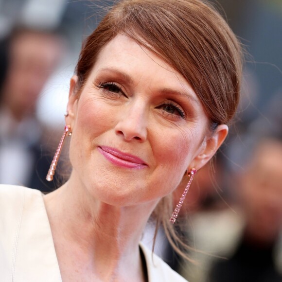 Julianne Moore - Montée des marches du film "Money Monster" lors du 69e Festival International du Film de Cannes. Le 12 mai 2016. © Borde-Jacovides-Moreau/Bestimage