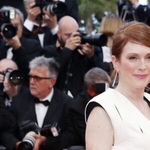 Julianne Moore - Montée des marches du film "Money Monster" lors du 69e Festival International du Film de Cannes. Le 12 mai 2016. © Borde-Jacovides-Moreau/Bestimage