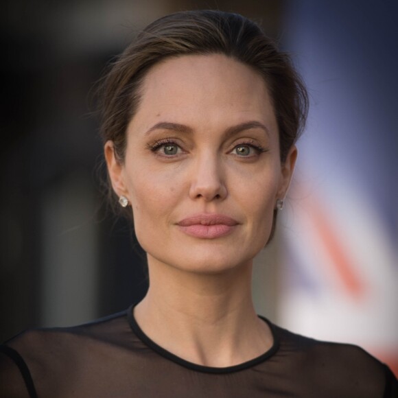 Angelina Jolie arrive à une conférence sur le maintien de la paix de l'ONU à Londres le 8 septembre 2016. Angelina Jolie porte le titre de "envoyée spéciale de l'ONU" pour le maintien de la paix.  UN Special Envoy, Angelina Jolie arrives at the UN Peacekeeping Defence Ministerial in London.08/09/2016 - Londres