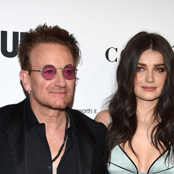 Bono avec sa femme Ali Hewson et ses filles Eve et Jordan Hewson à la soirée Women of the Year Awards 2016 à Neuehouse à Los Angeles, le 14 novembre 2016