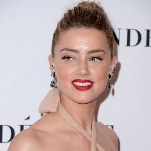 Amber Heard glamour à la soirée Women of the Year Awards 2016 à Neuehouse à Los Angeles, le 14 novembre 2016