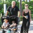 Kelsey Grammer se promène avec sa femme Kayte Walsh et leurs enfants Faith et Kelsey à Miami le 14 Avril 2016