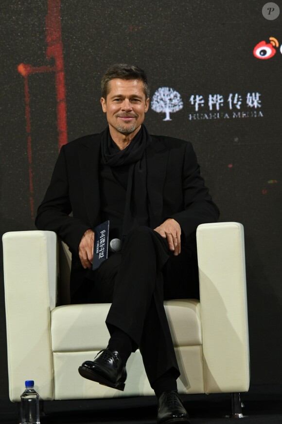 Brad Pitt à la première du film "Alliés" à Shanghai en Chine, le 15 novembre 2016