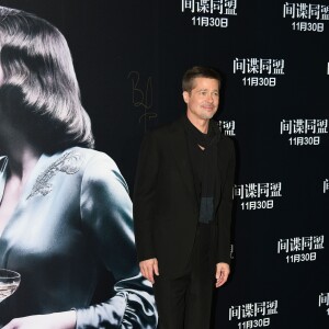 Brad Pitt à la première du film "Alliés" à Shanghai en Chine, le 15 novembre 2016