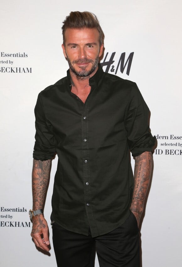 David Beckham pose lors du lancement de la nouvelle collection pour la marque H&M à Los Angeles, le 26 septembre 2016.