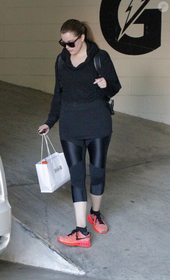 Khloe Kardashian à la sortie de son cours de gym à Beverly Hills, le 23 décembre 2014.