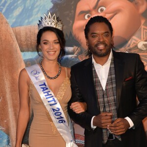 Anthony Kavanagh et Vaea Ferrand (Miss Tahiti 2016) - Avant-première du film d'animation "Vaiana, la légende du bout du monde" au Cinéma le Grand Rex à Paris, France, le 15 novembre 2016. © Veeren/Bestimage