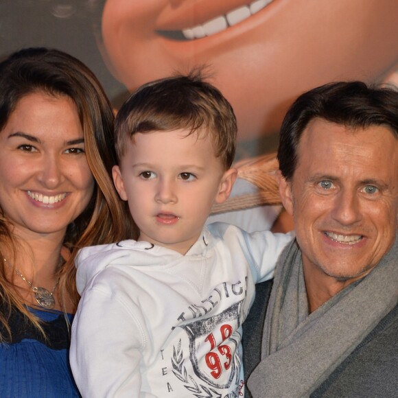 Vincent Perrot et sa compagne Virginie avec leur fils - Avant-première du film d'animation "Vaiana, la légende du bout du monde" au Cinéma le Grand Rex à Paris, France, le 15 novembre 2016. © Veeren/Bestimage