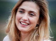 Julie Gayet pose avec ses deux fils : "Ils me dépassent d'une tête !"