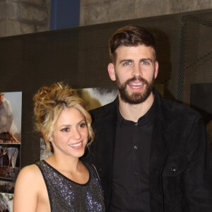 Gerard Piqué reçoit le prix du meilleur athlète catalan lors d'une cérémonie à Barcelone le 25 janvier 2016. Sa compagne, la chanteuse Shakira était à ses côtés.