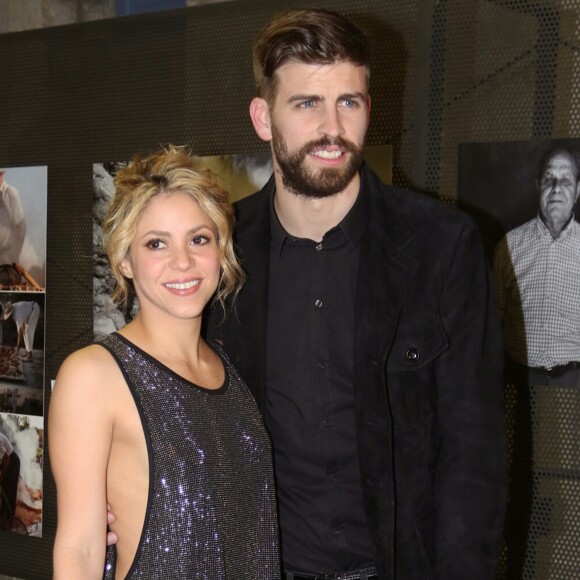 Gerard Piqué reçoit le prix du meilleur athlète catalan lors d'une cérémonie à Barcelone le 25 janvier 2016. Sa compagne, la chanteuse Shakira était à ses côtés.