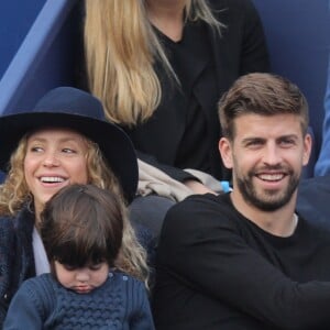 Gerard Piqué, sa compagne Shakira et leur fils Milan assistent à un match de tennis lors du "Trophée Conde Godo" à Barcelone, le 26 avril 2015.