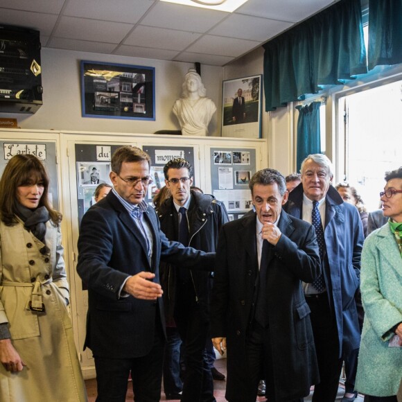 Carla Bruni-Sarkozy et Nicolas Sarkozy votent pour les primaires de la droite et du centre dans une école du 16ème arrondissement de Paris le 20 novembre 2016. © Hamilton / Pool / Bestimage