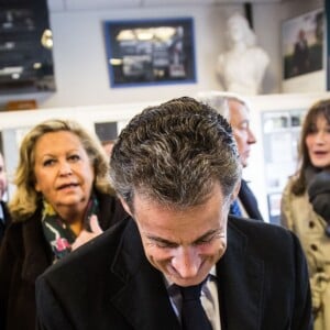 Carla Bruni-Sarkozy et Nicolas Sarkozy votent pour les primaires de la droite et du centre dans une école du 16ème arrondissement de Paris le 20 novembre 2016. © Hamilton / Pool / Bestimage