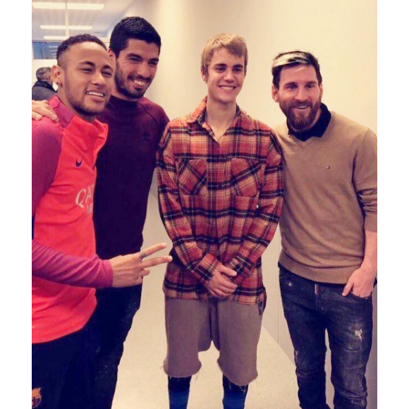 Justin Bieber et sa rencontre avec les joueurs du FC Barcelone, le 21 novembre 2016.