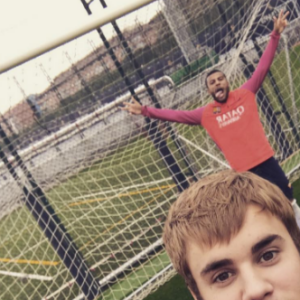 Justin Bieber et sa rencontre avec les joueurs du FC Barcelone, le 21 novembre 2016.