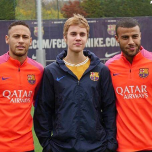 Justin Bieber et sa rencontre avec les joueurs du FC Barcelone, le 21 novembre 2016.