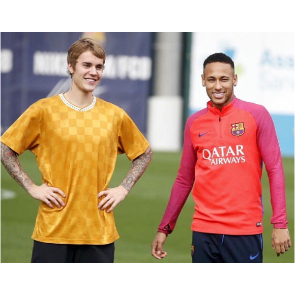 Justin Bieber et sa rencontre avec les joueurs du FC Barcelone, le 21 novembre 2016.