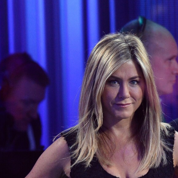 Jennifer Aniston sur le plateau de l'émission "The One Show" présentée par Alex Jones enceinte dans les studios de la BBC à Londres, Royaume Uni, le 21 novembre 2016.